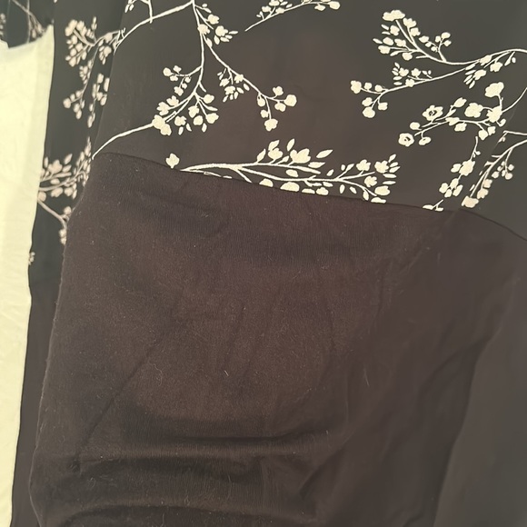 Maurice’s Black & White Floral Shiffon and Rayon Mixed Top - Picture 2 of 3